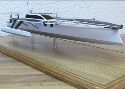 The model of trimaran with solar panels_10