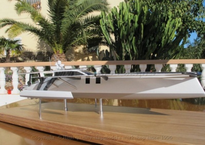 The model of trimaran with solar panels_11