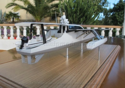 The model of trimaran with solar panels_18