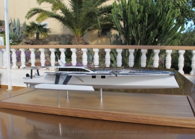 The model of trimaran with solar panels_4